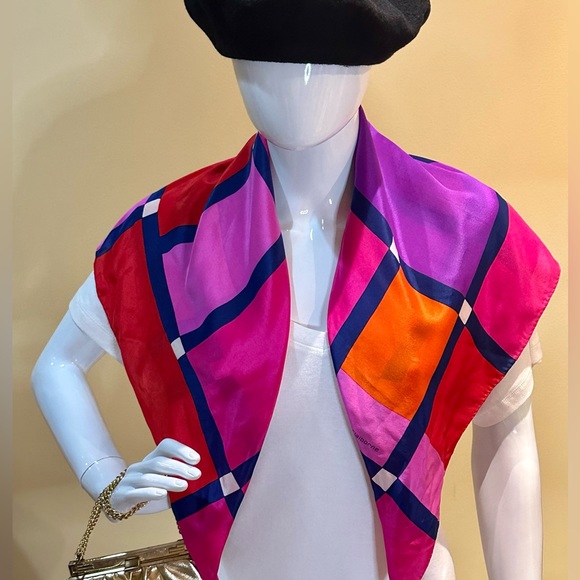 🌟HP🌟VTG 1991 Liz Claiborne Geometric Print Bright Color Silk Scarf Made in Japan - Picture 4 of 9